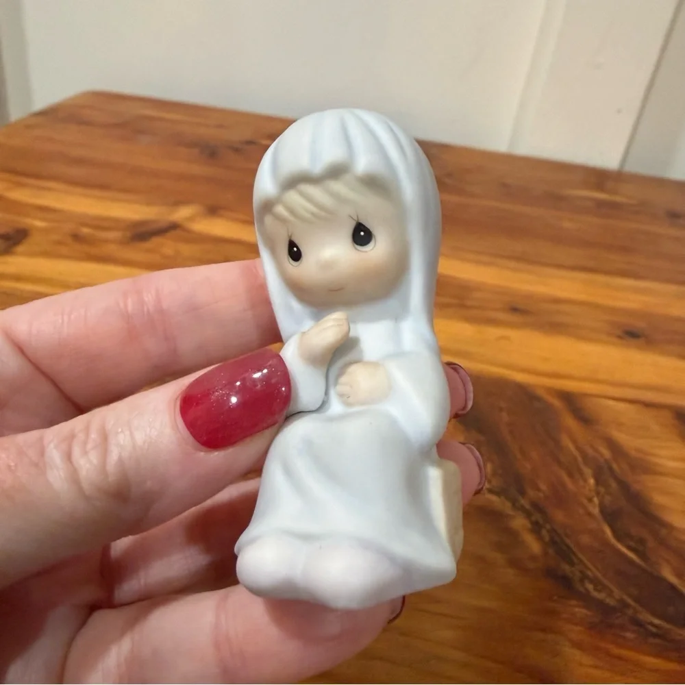 Vintage 1982 Precious Moments Nativity Mary 